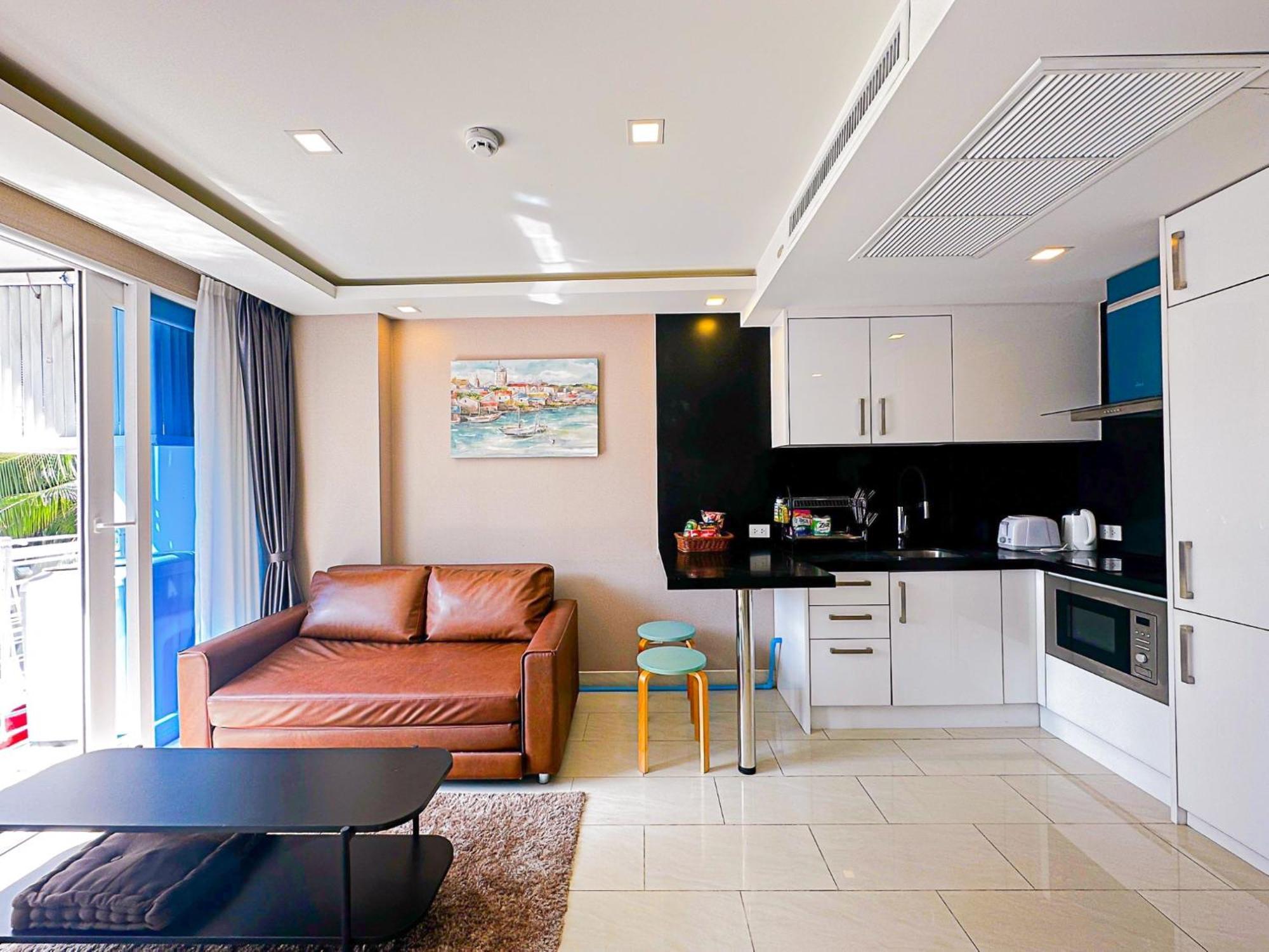 Grand Avenue Suites X Monthstayz Thailand Pattaya Exterior photo