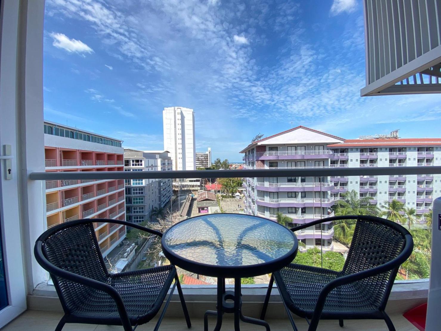 Grand Avenue Suites X Monthstayz Thailand Pattaya Exterior photo